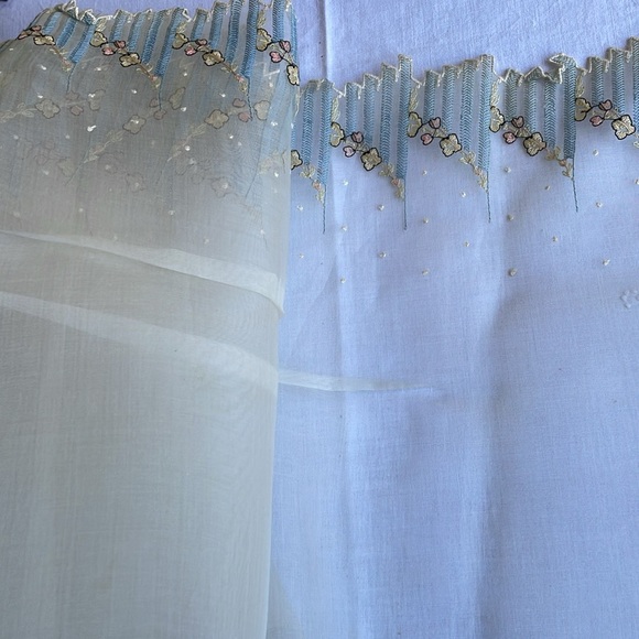 Antique (ca1920s/1930s) organdy hem fabric, sheer w/floral & striped embroidery - Picture 6 of 7